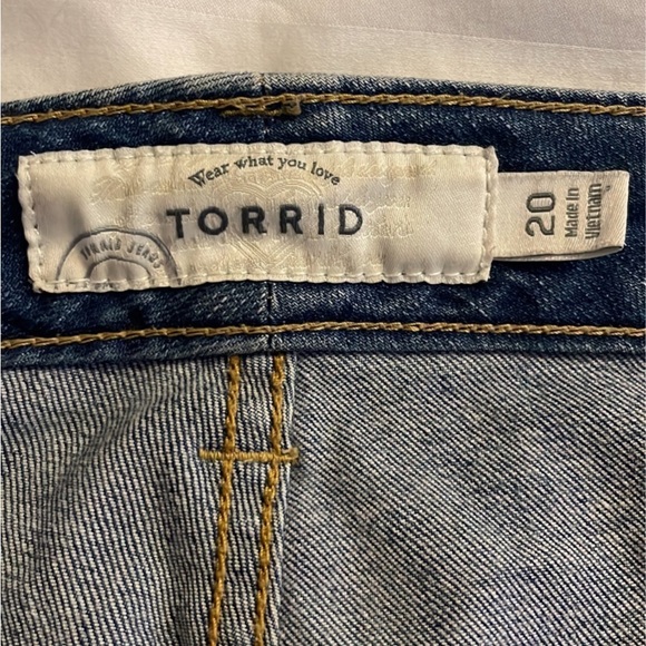 Plus size Blue Jean Shorts - Picture 3 of 5